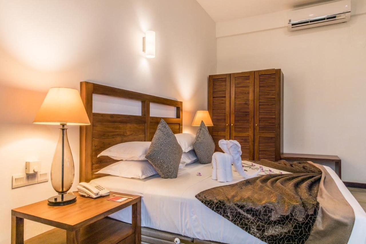 Manthila Hotel Anurâdhapura Extérieur photo