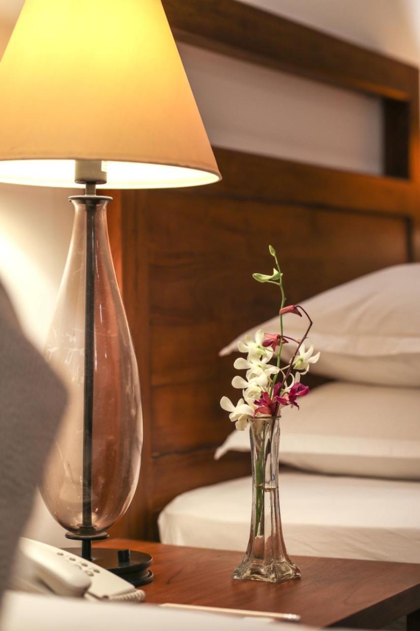 Manthila Hotel Anurâdhapura Extérieur photo