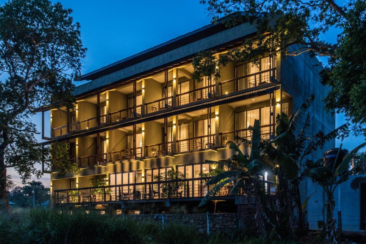 Manthila Hotel Anurâdhapura Extérieur photo