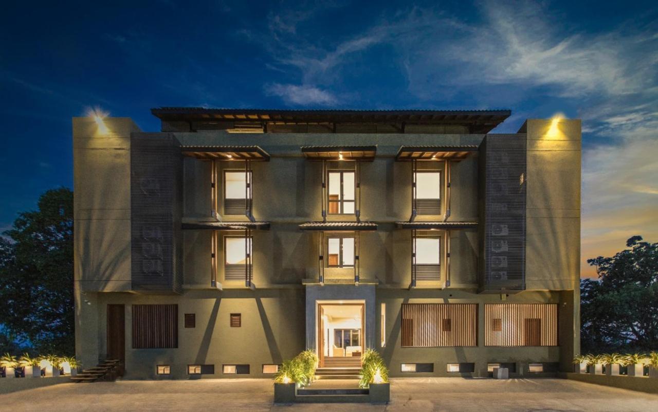 Manthila Hotel Anurâdhapura Extérieur photo