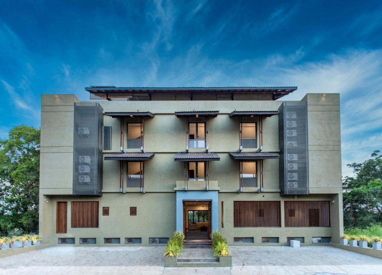 Manthila Hotel Anurâdhapura Extérieur photo