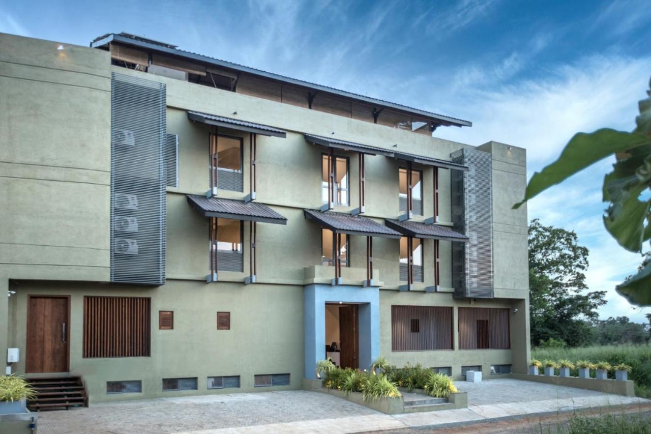 Manthila Hotel Anurâdhapura Extérieur photo