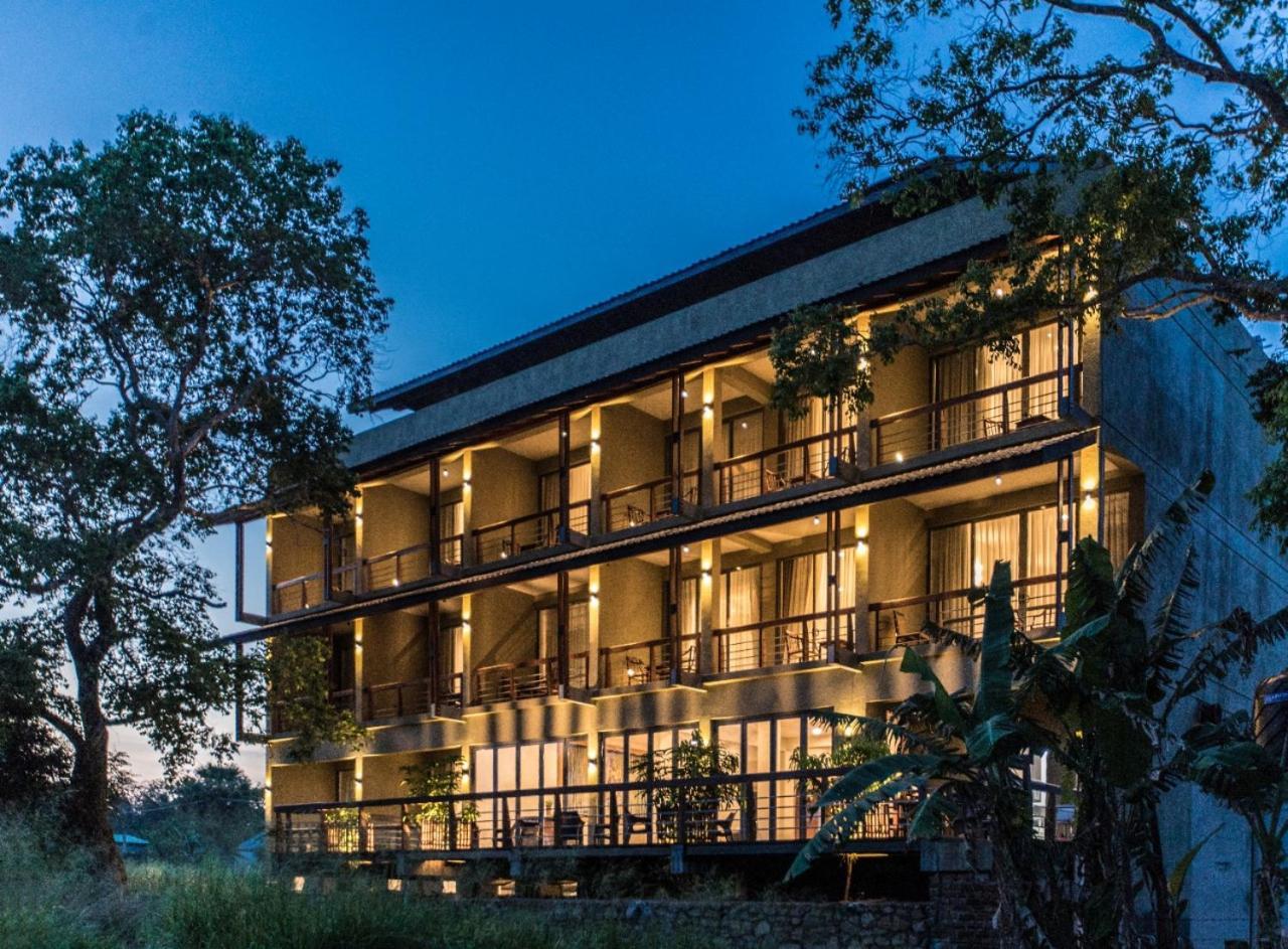 Manthila Hotel Anurâdhapura Extérieur photo