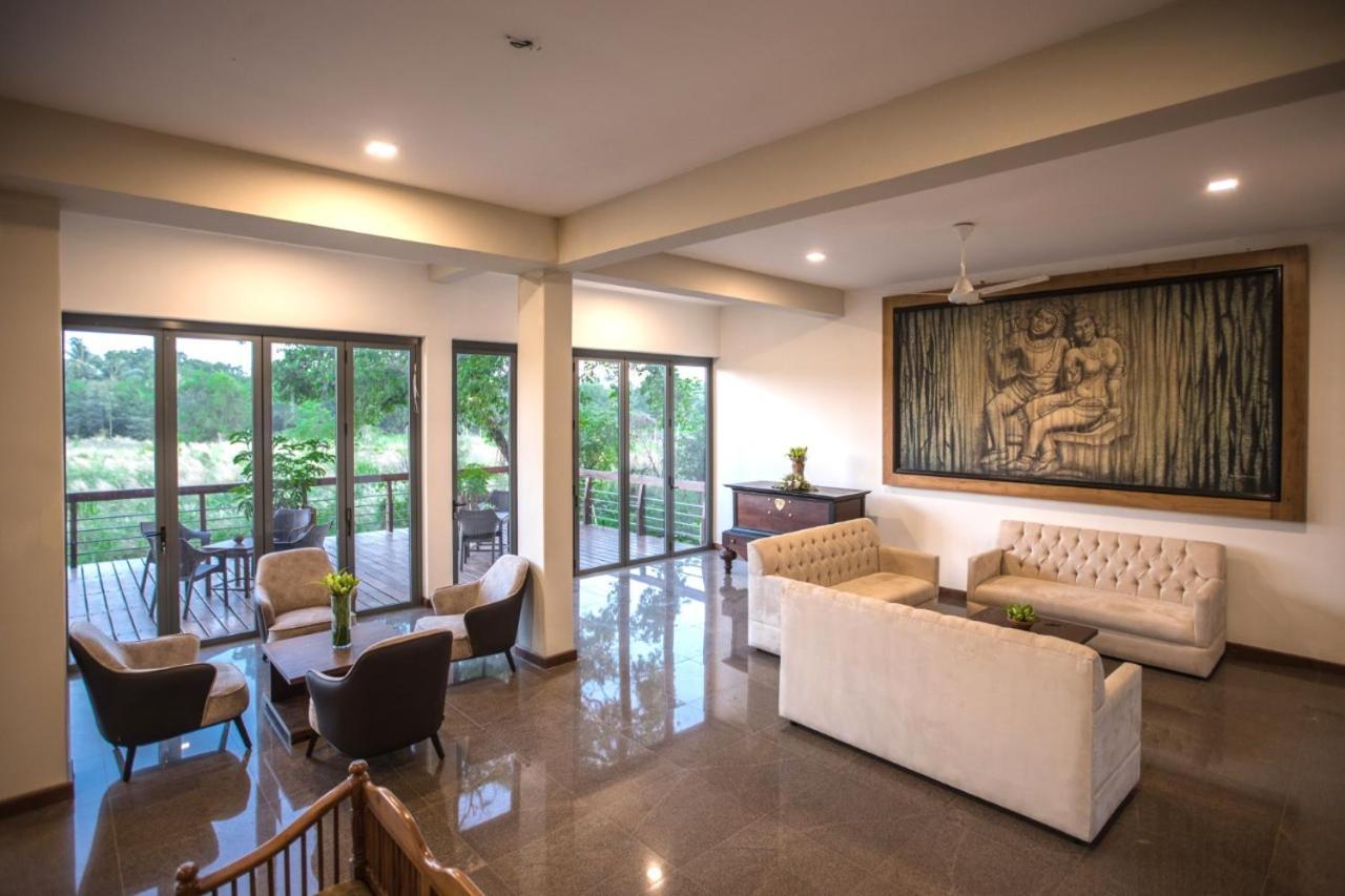 Manthila Hotel Anurâdhapura Extérieur photo